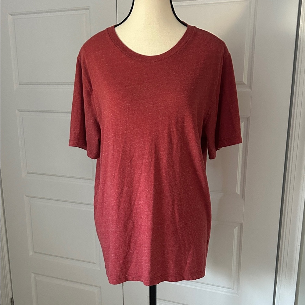 Old Navy Men's Short Sleeve Tee in Deep Red